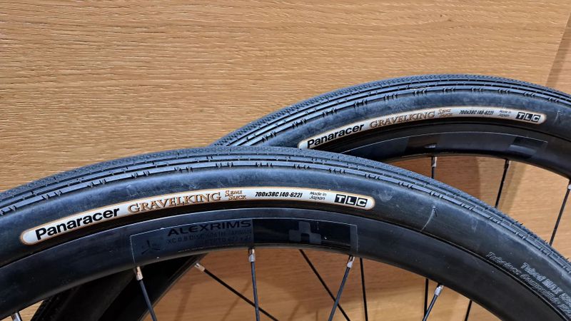 Kola z Gravel Cube Nuroad za cenu plášťů