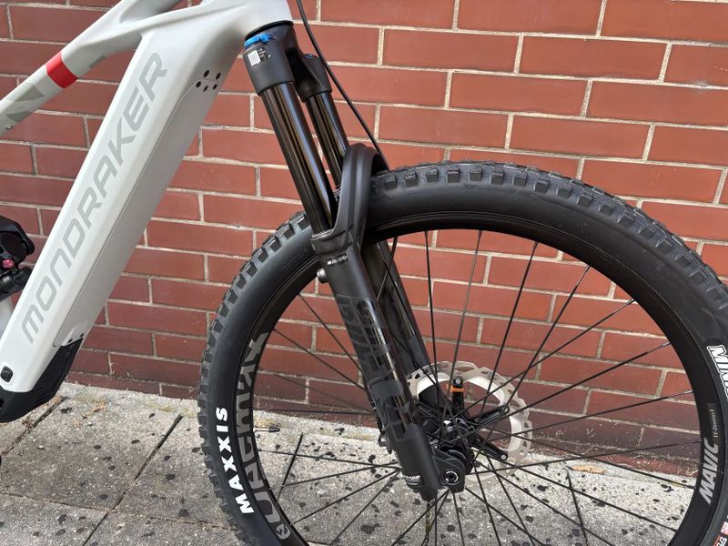 Elektrokolo Mondraker Crafty Carbon R