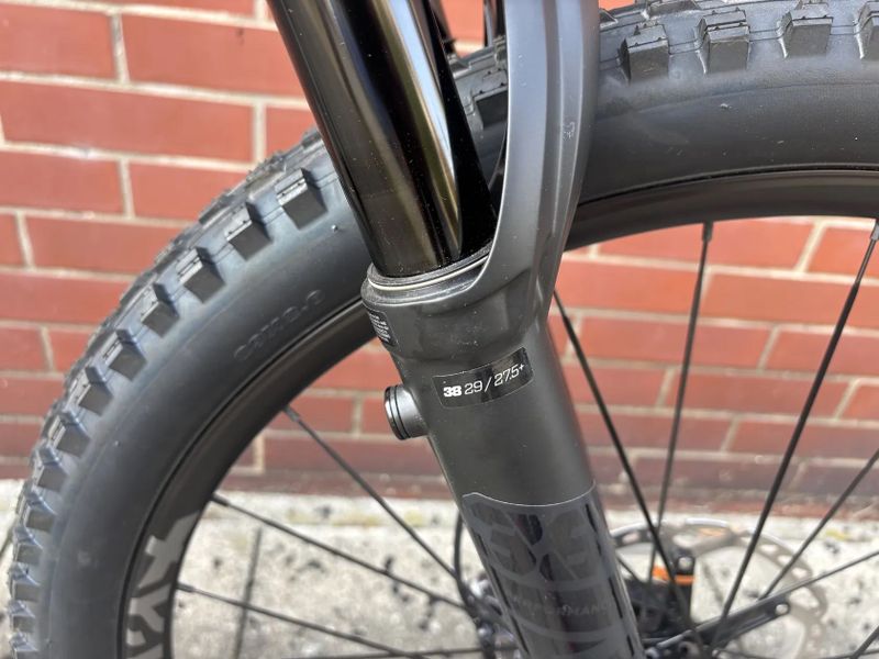 Elektrokolo Mondraker Crafty Carbon R