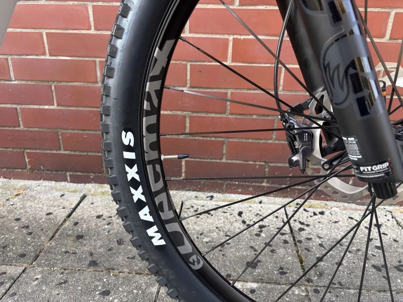 Elektrokolo Mondraker Crafty Carbon R