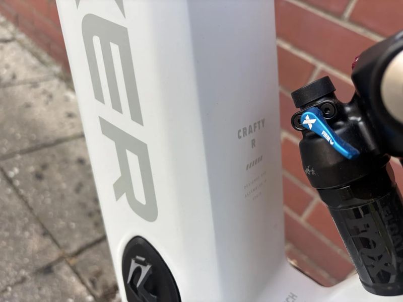 Elektrokolo Mondraker Crafty Carbon R