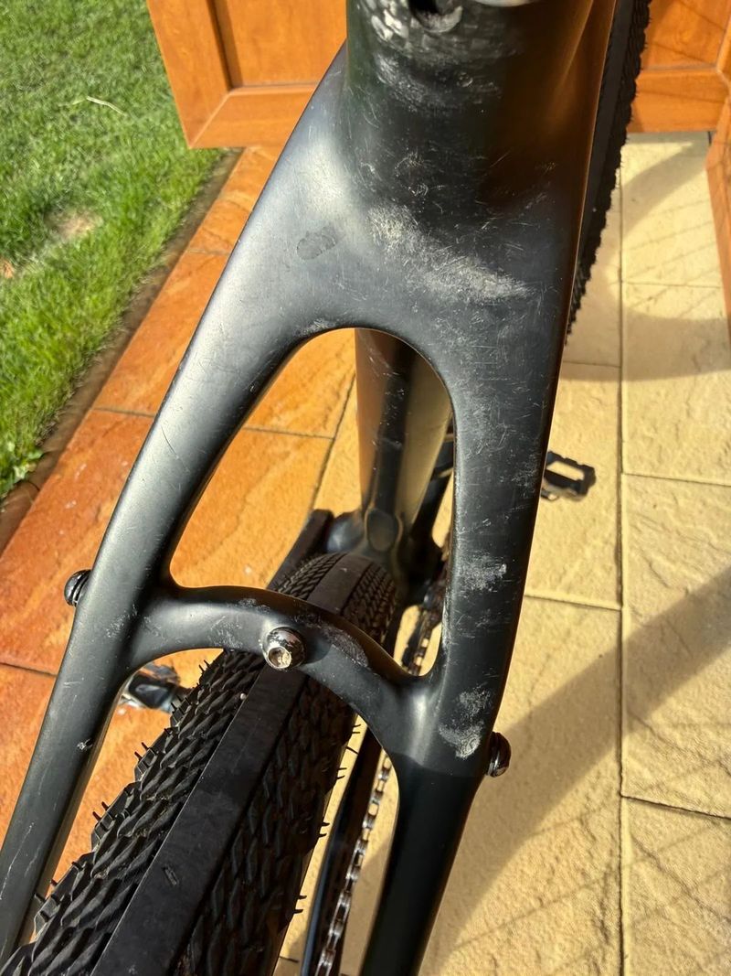 Felt – karbonový gravelbike, 56 cm rám – 9,6 kg – 49 900 Kč