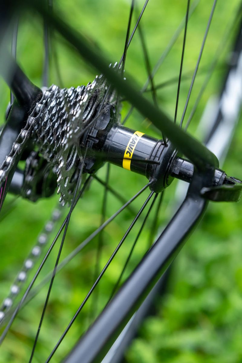 Merida Scultura 5000 – karbon, XL, Ultegra, kola Mavic Cosmic, černo-bílá