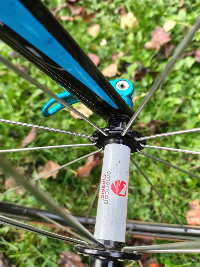Silnička Giant Defy celokarbon 