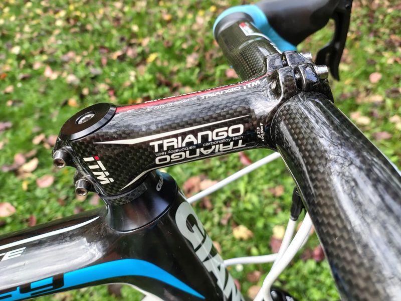 Silnička Giant Defy celokarbon 