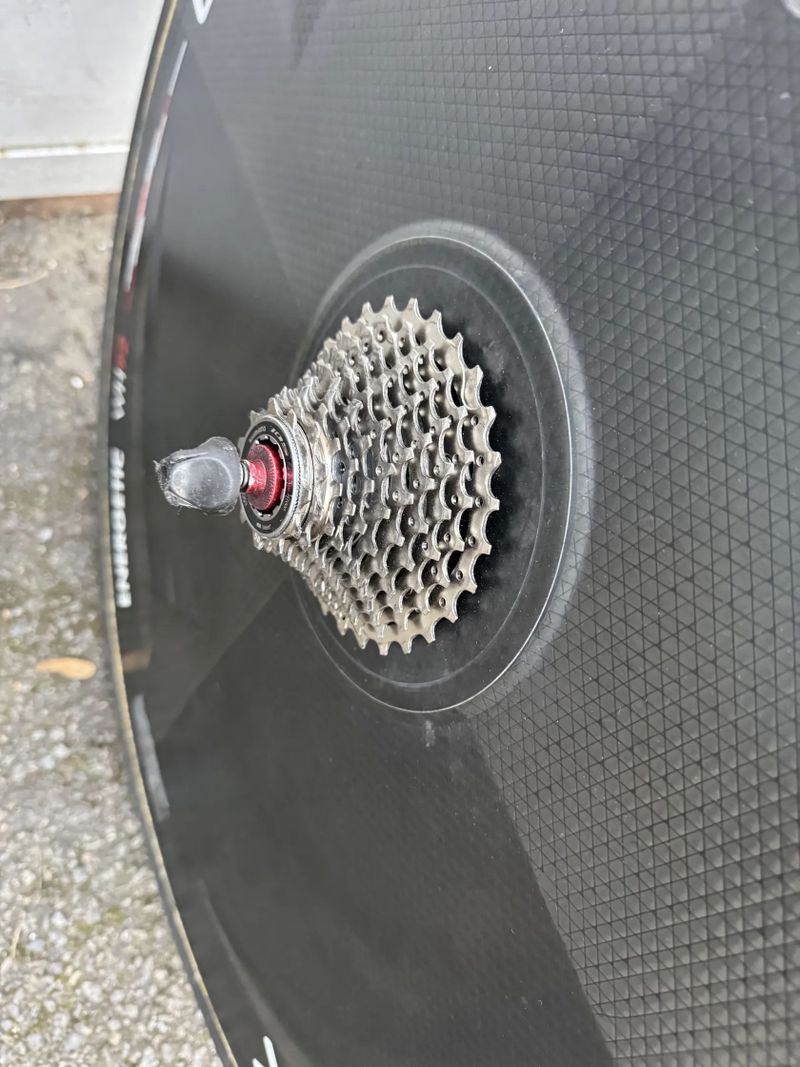 Přední zapletené kolo plus disk na časovku