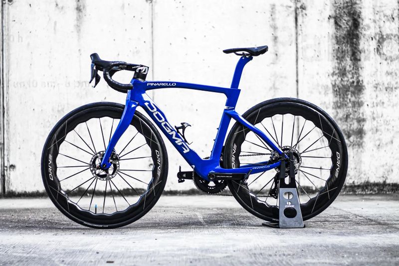 Pinarello Dogma F Glory Blue, Shimano Dura-Ace Di2, Drive Helix