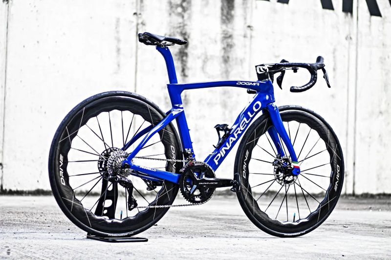 Pinarello Dogma F Glory Blue, Shimano Dura-Ace Di2, Drive Helix