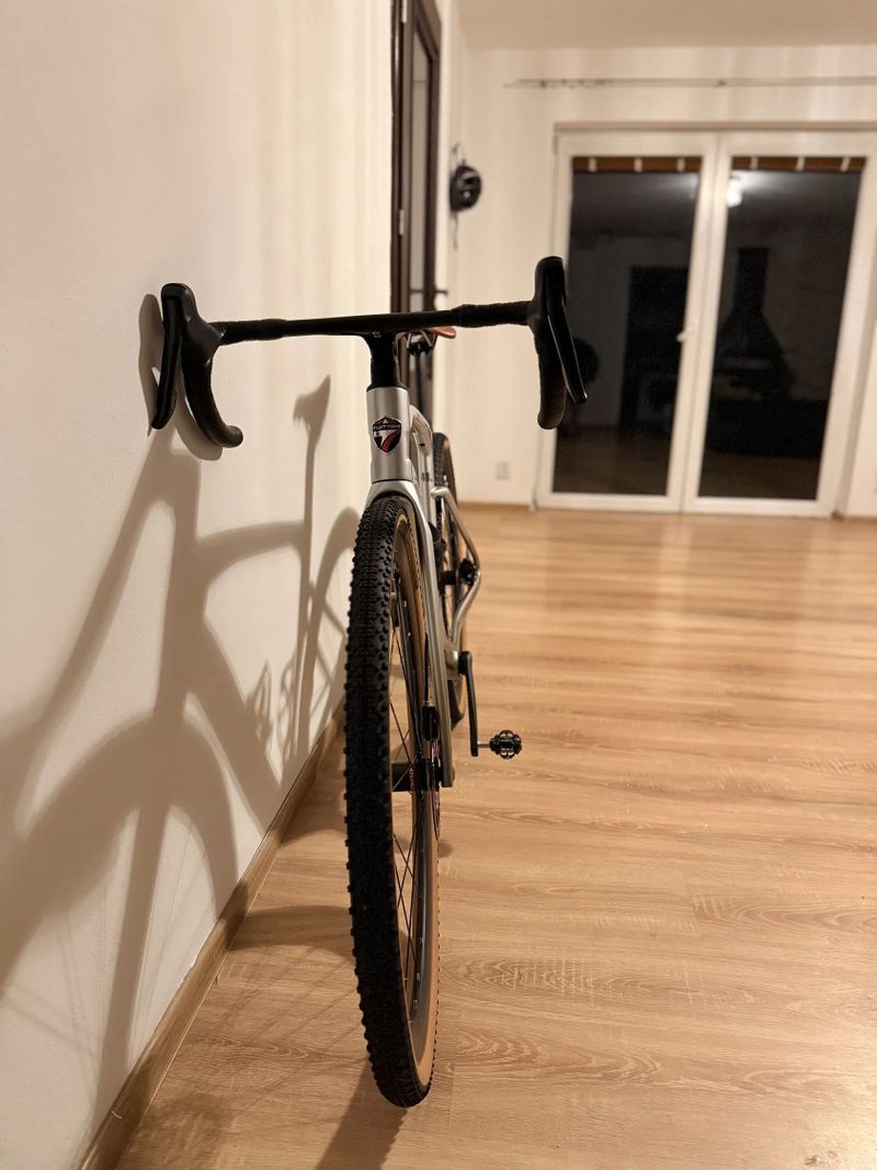Carbonový Gravel 2025