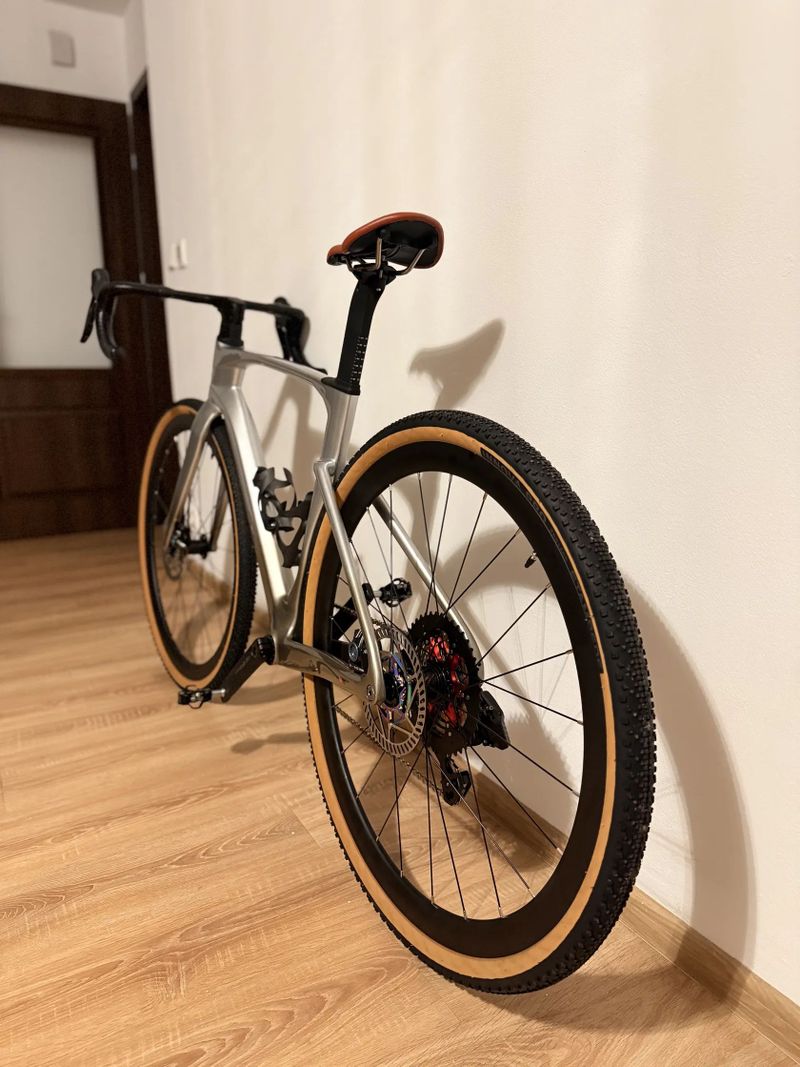 Carbonový Gravel 2025