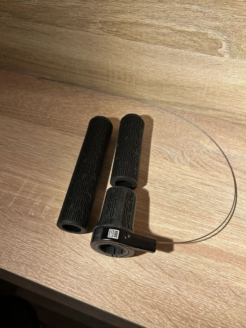 Rock Shox ovládání Twistloc 2-polohy