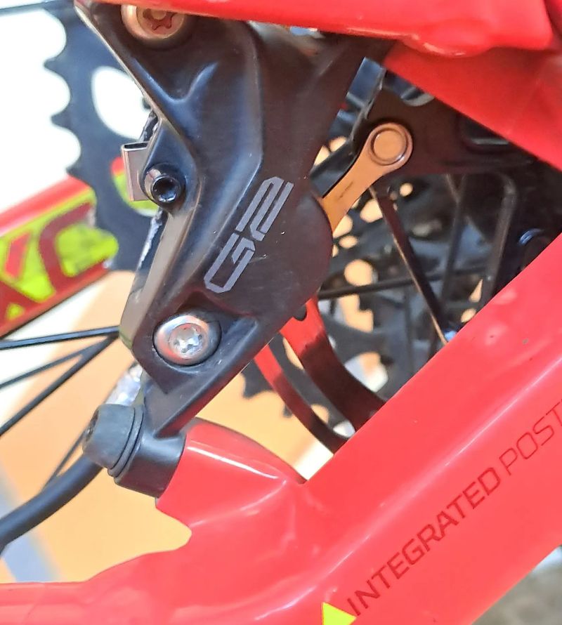 Rockrider XC100S - pohon GX, brzdy G2 RSC