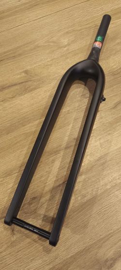 PEVNÁ KARBONOVÁ VIDLICE TOSEEK 29"