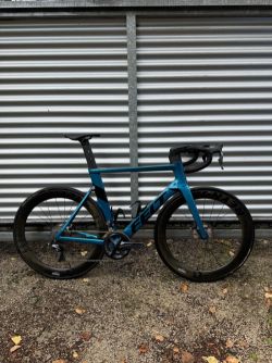 Felt AR - ULTEGRA Di2, REYNOLDS aero kola