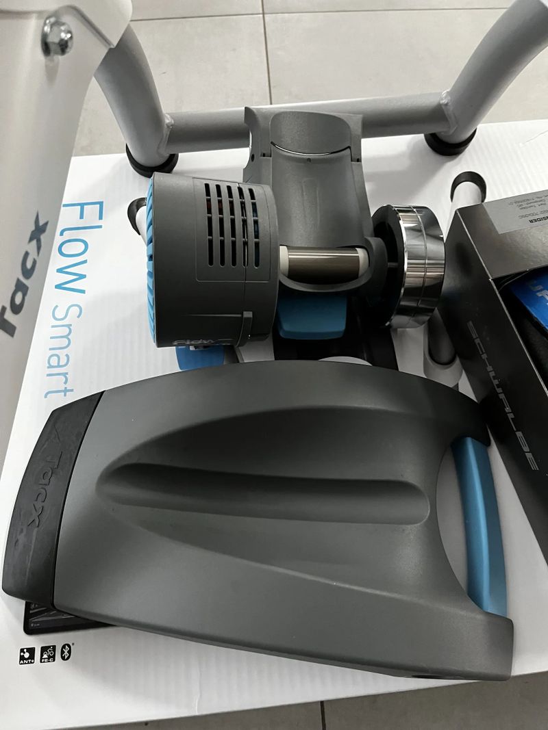 Prodám trenažér Tacx Flow Smart