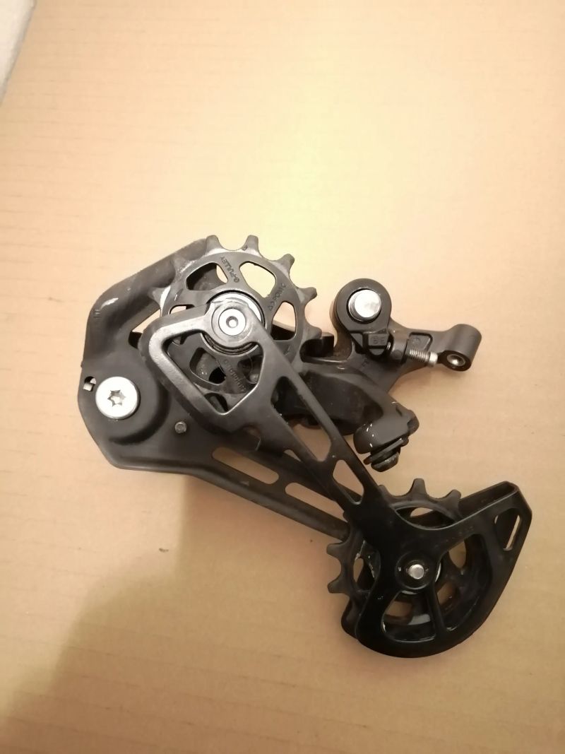 málo použitá přehazovačka Shimano Deore RD-M6100, 12s pro 10-51z