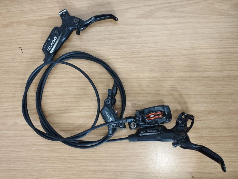 SRAM GUIDE RE - čtyřpístkové