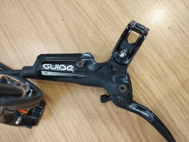 SRAM GUIDE RE - čtyřpístkové