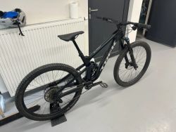 Trek Slash 9.7 5 gen - nové brzdy