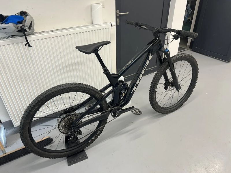 Trek Slash 9.7 5 gen - nové brzdy