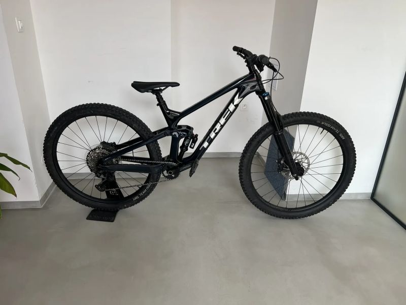 Trek Slash 9.7 5 gen - nové brzdy