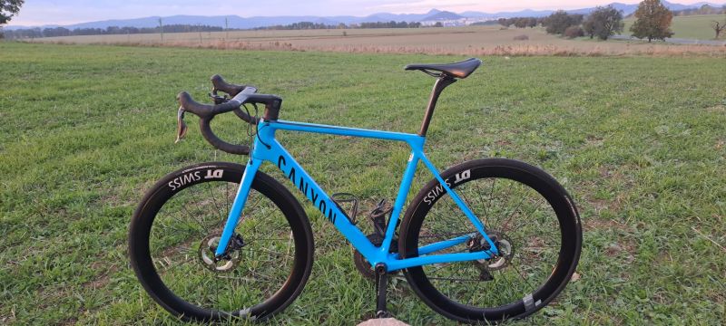 Canyon Ultimate CF SL 8 Disc Aero