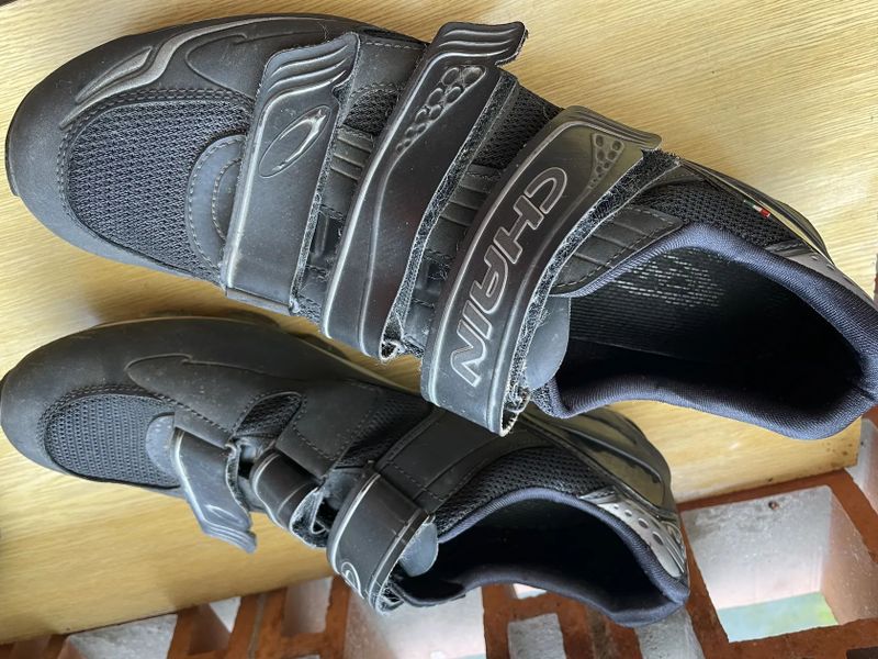 Zimní tretry Exustar vel. 45 + carbon tretry Chain + dárek vesta Decathlon vel. XL