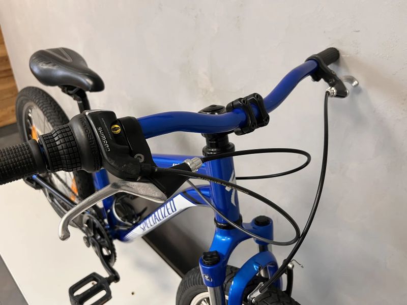 Specialized Hotrock 20" blue