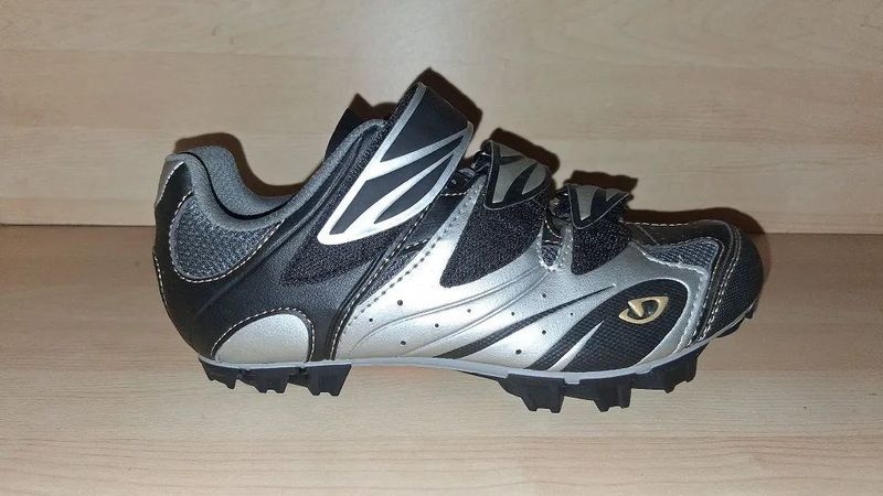 Dámské cyklistické tretry Giro Riela