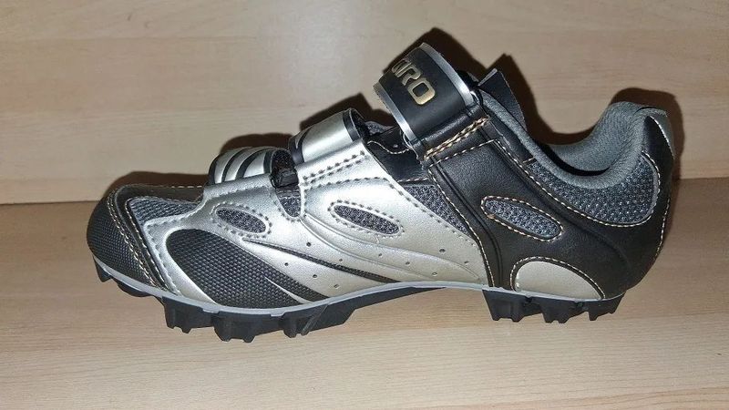 Dámské cyklistické tretry Giro Riela