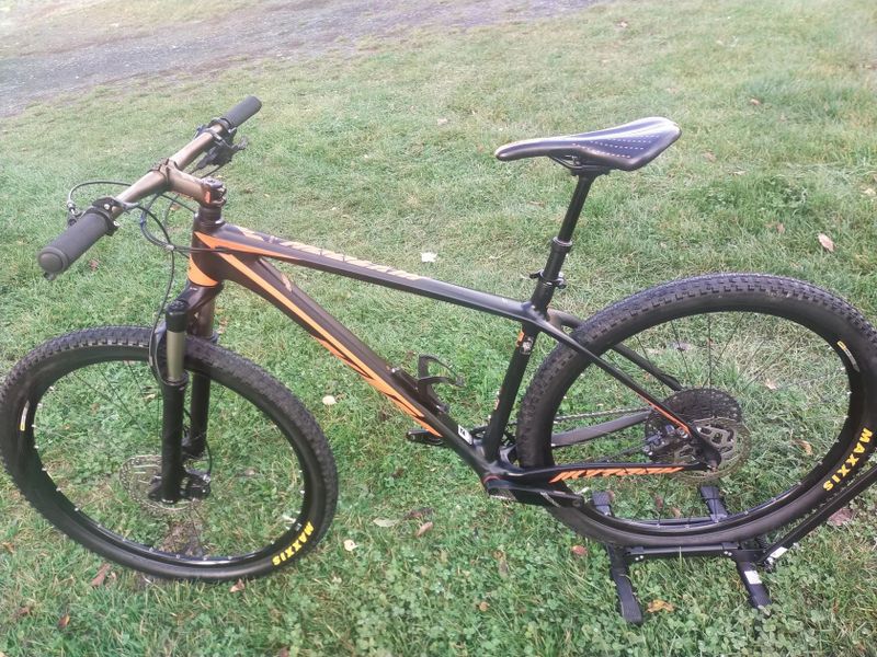 KARBONOVÉ HORSKÉ KTM .,. SUPER STAV .,.JAKO NOVÉ