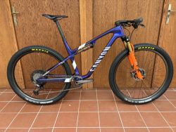 CCANYON LUX CFR, vel. L - 495 mm - zakázková stavba - SHIMANO XTR 1 x 12 / FOX / DT SWISS 