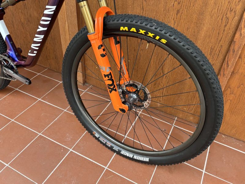 CANYON LUX CFR, vel. L - 495 mm - zakázková stavba - SHIMANO XTR 1 x 12 / FOX / DT SWISS 