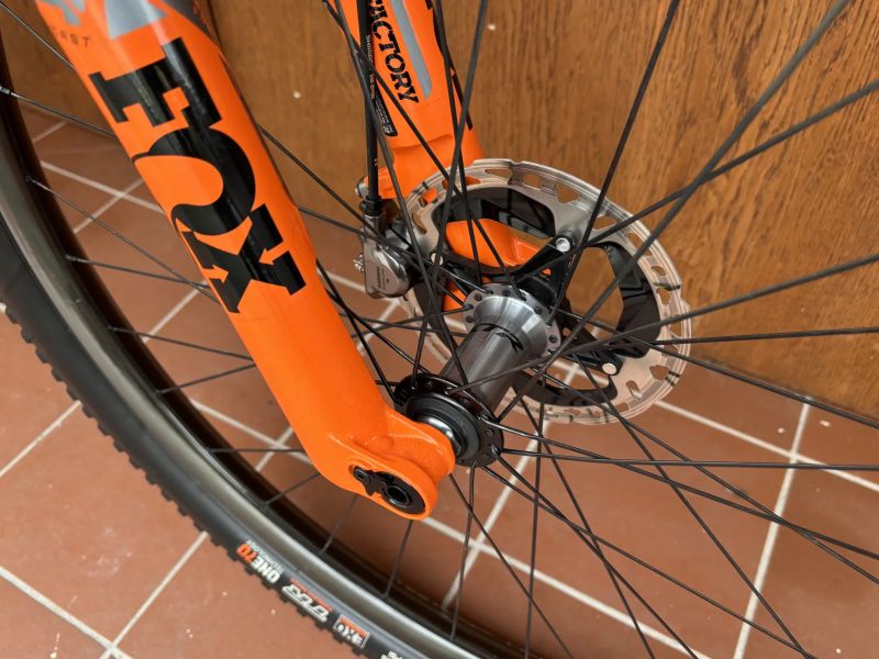 CANYON LUX CFR, vel. L - 495 mm - zakázková stavba - SHIMANO XTR 1 x 12 / FOX / DT SWISS 