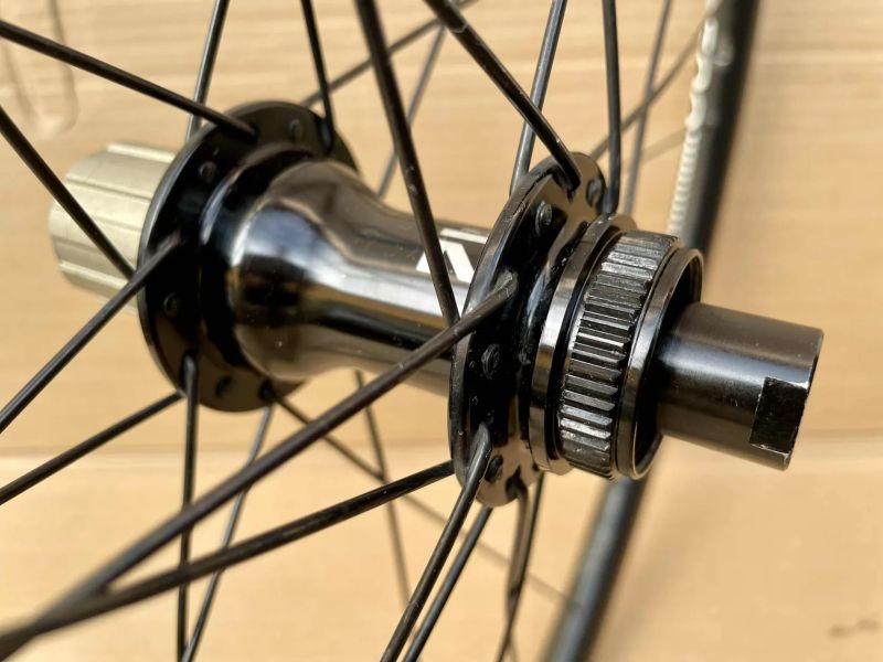 Kola gravel-road DT SWISS R 500, NOVATEC 791+792 CL Disc Tubeless - 1780 g