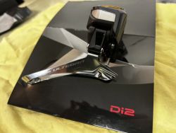 Di2 přesmykač SHIMANO Ultegra Di2 R9150 a brzdové třmeny Ultegra