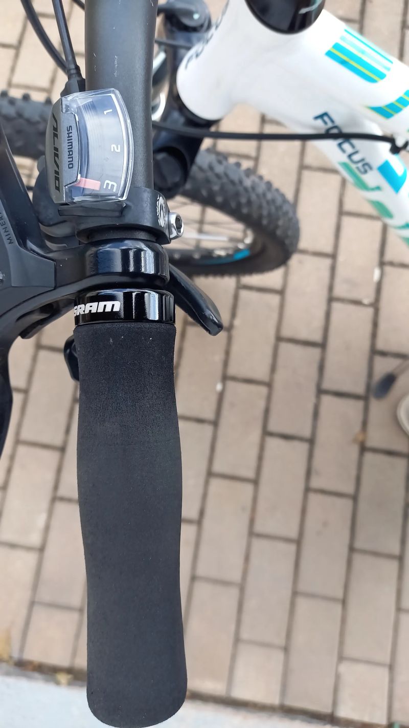 Dámské / Dívčí horské kolo Focus Donna 3,0, Vel. S, kola 26"