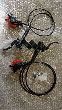 Prodám nové brzdy Shimano SLX, třmeny BR-M7100, páky BL-M7100