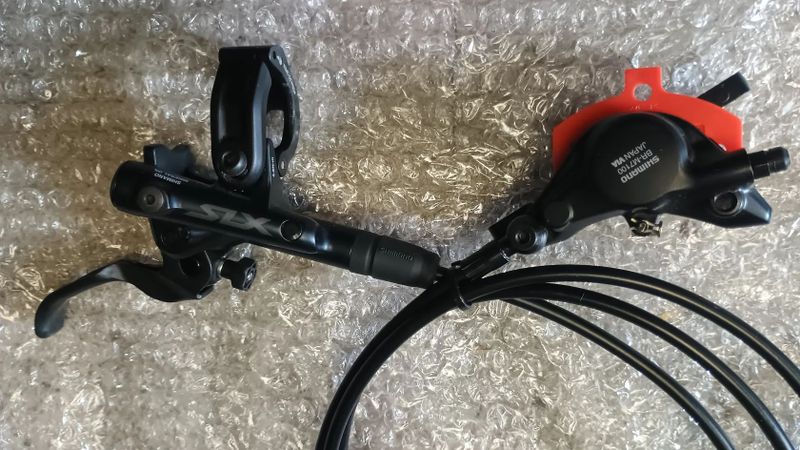 Prodám nové brzdy Shimano SLX, třmeny BR-M7100, páky BL-M7100