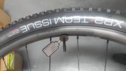 Zadní Bontrager Kovee Comp Shimano MS + pneu Bontrager XR2 2.2"