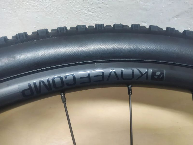 Zadní Bontrager Kovee Comp Shimano MS + pneu Bontrager XR2 2.2"