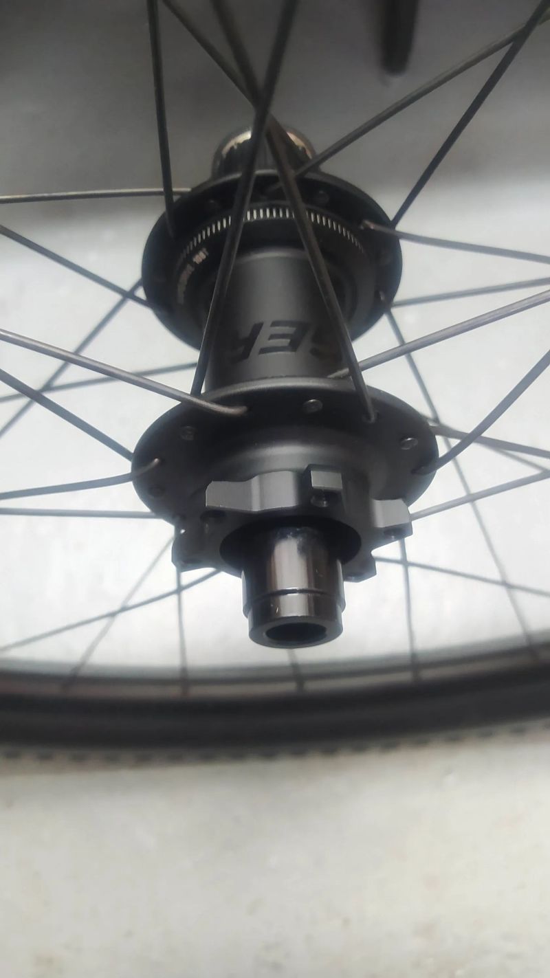 Zadní Bontrager Kovee Comp Shimano MS + pneu Bontrager XR2 2.2"