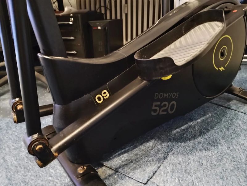 Eliptický trenažér EL520 samonapájecí 