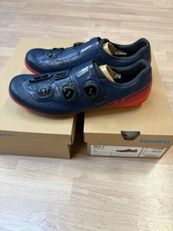 Silniční tretry Shimano RC702 modro-červené