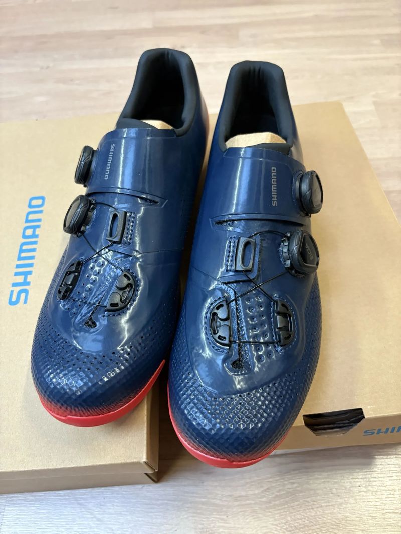 Silniční tretry Shimano RC702 modro-červené