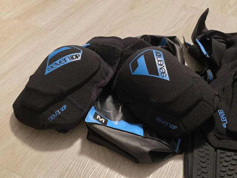 Prodám chrániče Enduro / Downhill 7idp Flex