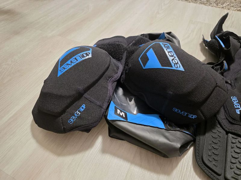 Prodám chrániče Enduro / Downhill 7idp Flex