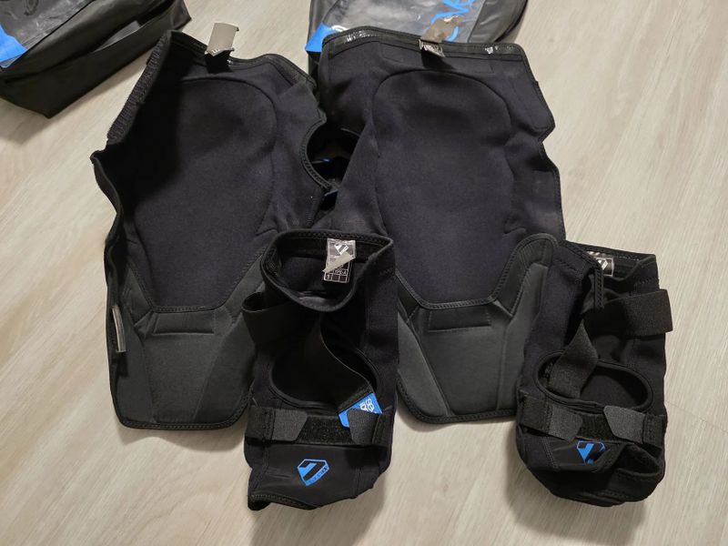 Prodám chrániče Enduro / Downhill 7idp Flex
