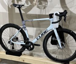 Cube Agree C62 Race