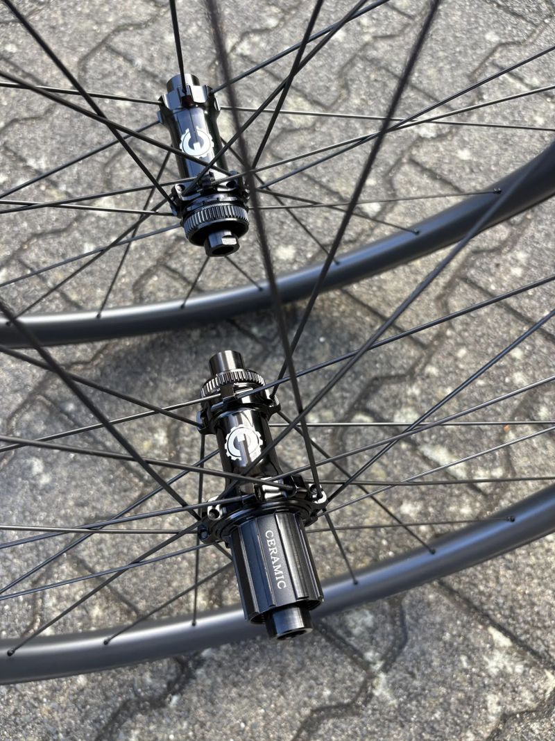 Obutá silniční karbonová kola Elitewheels Disc